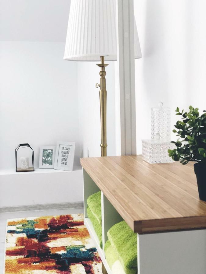 Studio Central Targu Jiu Bagian luar foto