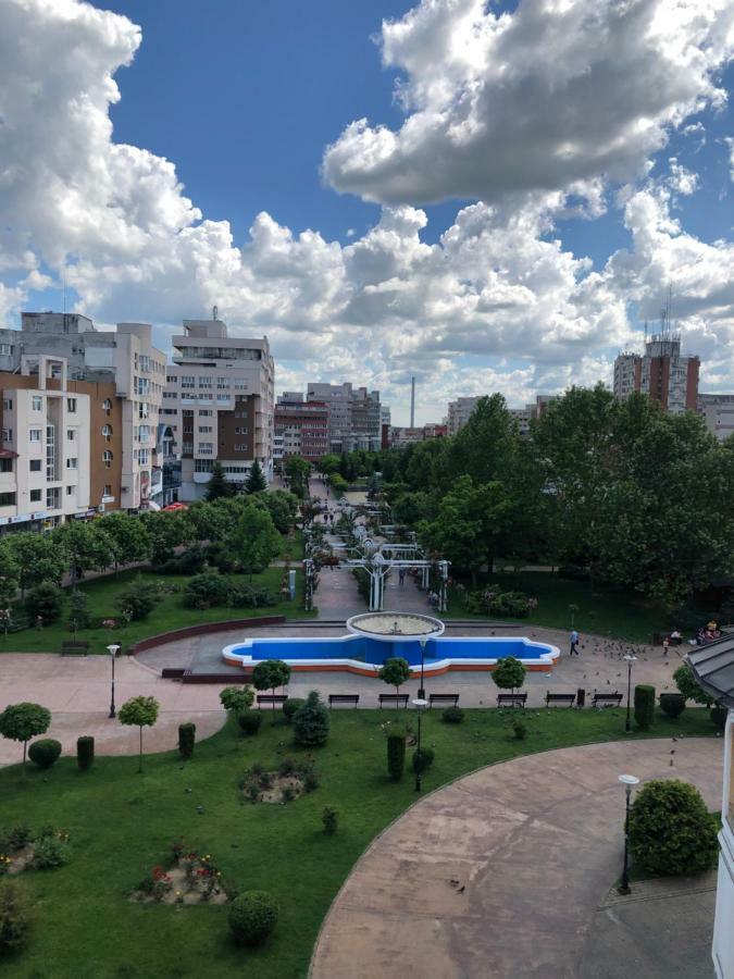 Studio Central Targu Jiu Bagian luar foto