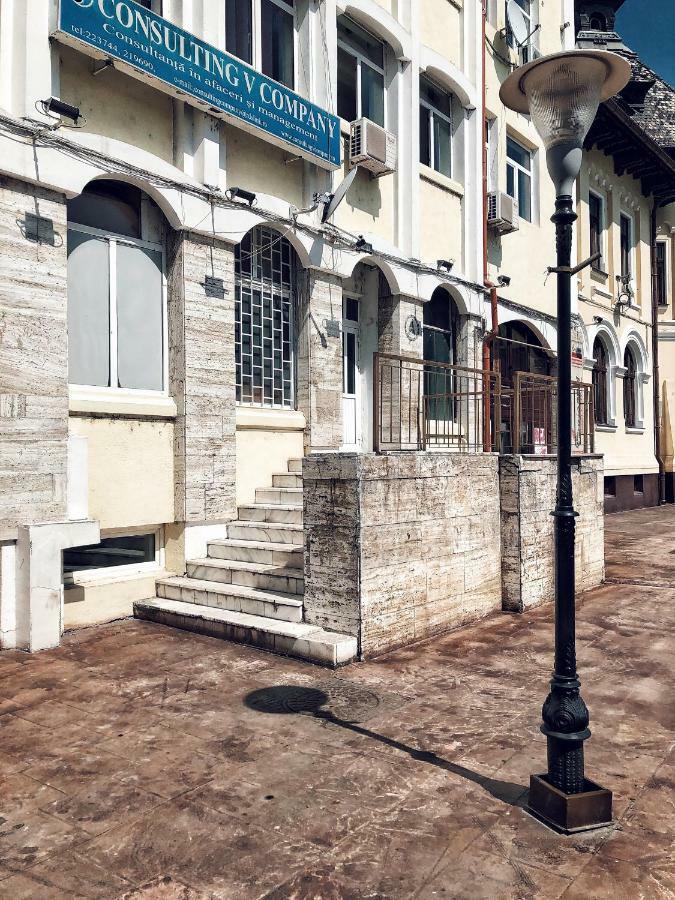 Studio Central Targu Jiu Bagian luar foto